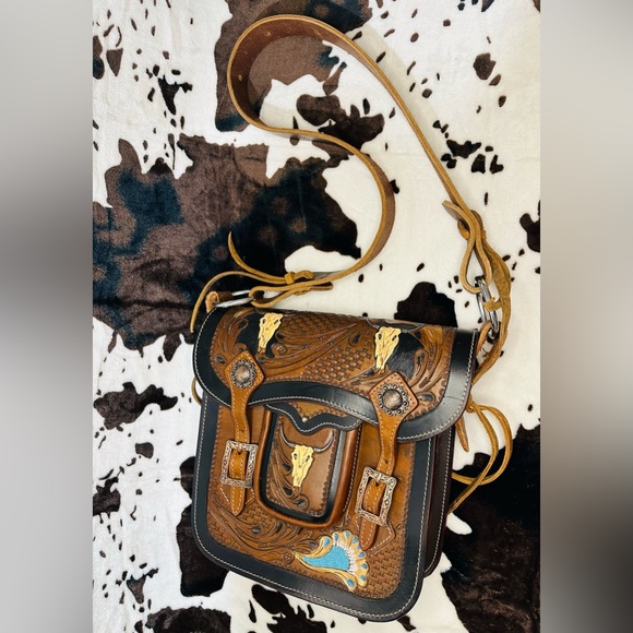 “Longhorn”                    This is a purse that is made from a saddle bag - Picture 3 of 5